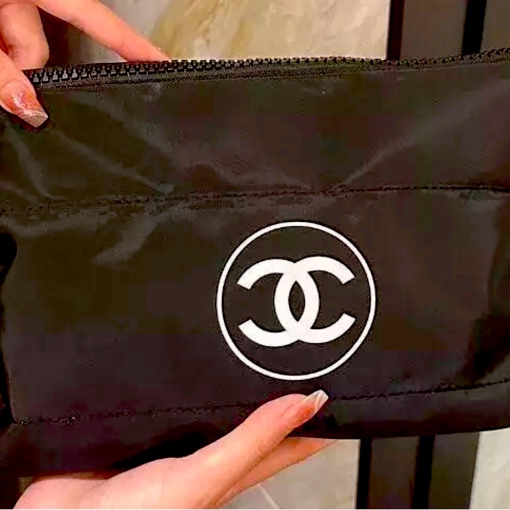 New rare and collectible puffy pouch, clutch or cosmetic bag with zipper…